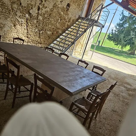 בית נופש La Maison Du Vacher Thodure